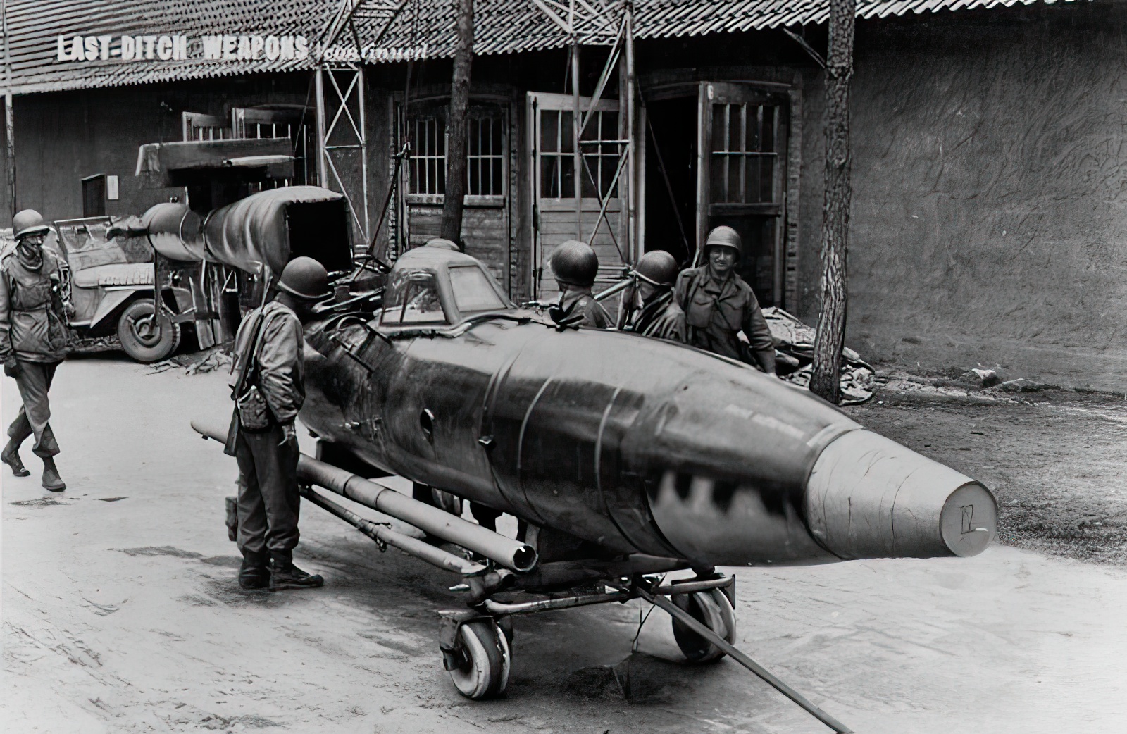 Fieseler Fi 103R Reichenberg: Manned version of the V-1 Flying Bomb ...